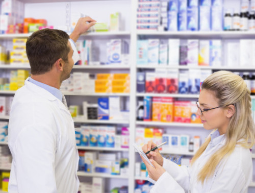 TÉCNICO/A O AUXILIAR DE FARMACIA CON EXPERIENCIA SALARIO 23-24.000€ B/A - VILLALBA (MADRID)